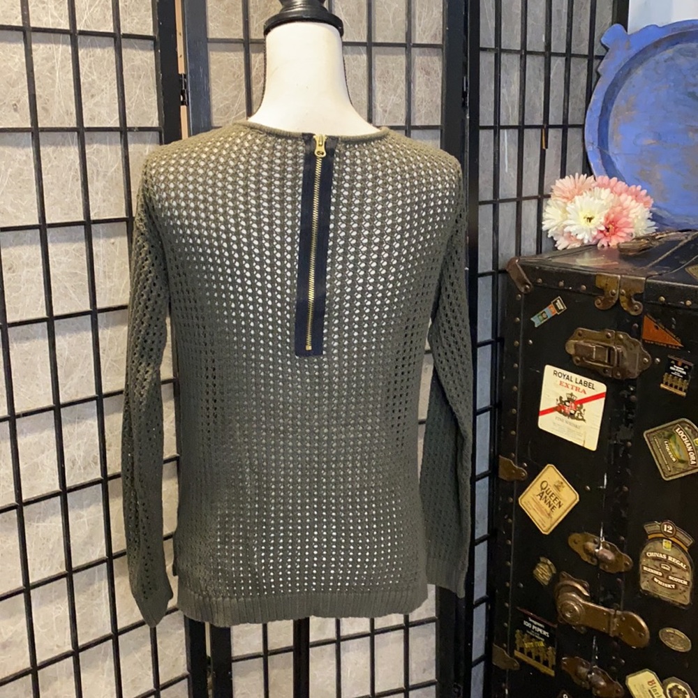 - Exposed Zipper Back Army Green Fishnet Knit Sweater